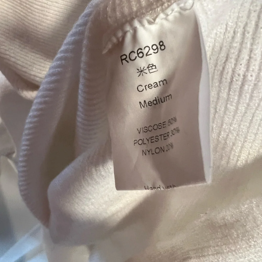 Amazing Sweater, Size Medium - Picture 3 of 3